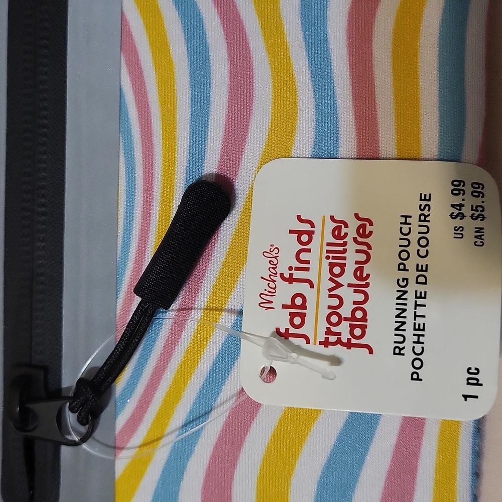 4 Running Pouches - Picture 3 of 5